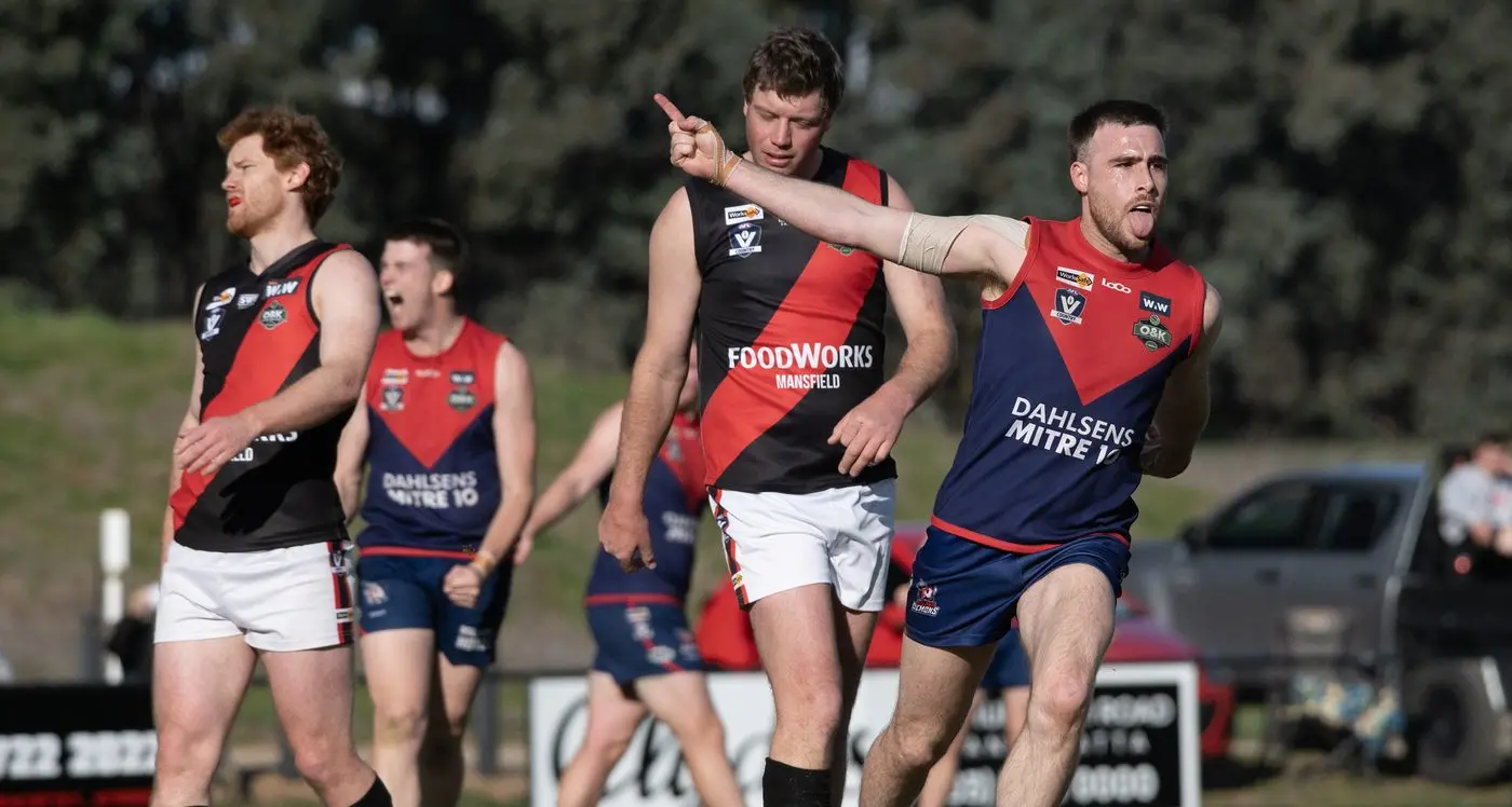 Dees survive Doon scare, Lions prowl into semis