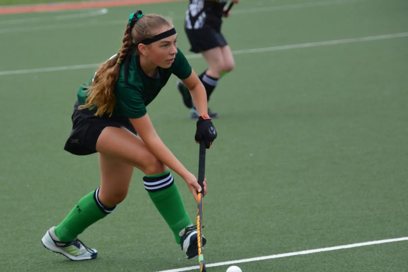 COMPOSED: Ellie Samson plays the ball out of Wangaratta\\'s defensive end. Id:40730