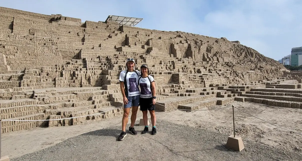 Exploring the world in tandem