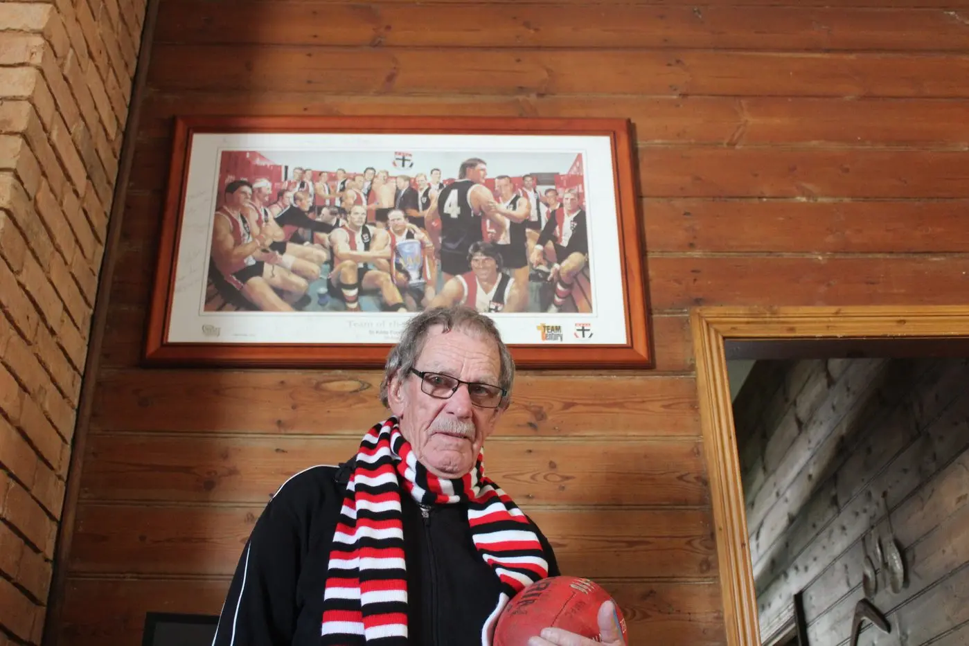 FOOTY LEGEND: 1966 VFL premiership player Bob Murray is excited to celebrate St Kilda\\'s 150th anniversary this Saturday before the clash against the Bombers. PHOTO: Chloe Jaenicke Id:39342