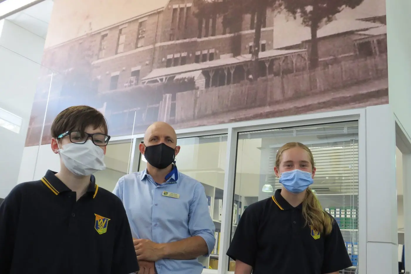 PRIDE IN THE PAST: Wangaratta High School assistant principal John Paola with year seven students Jack Jones and Jasmina Scott, pictured in the school\\'s new\\u2013look uniform, in front of the mural depicting the origin of the school in Chisholm Street. PHOTO: Simone Kerwin Id:20118
