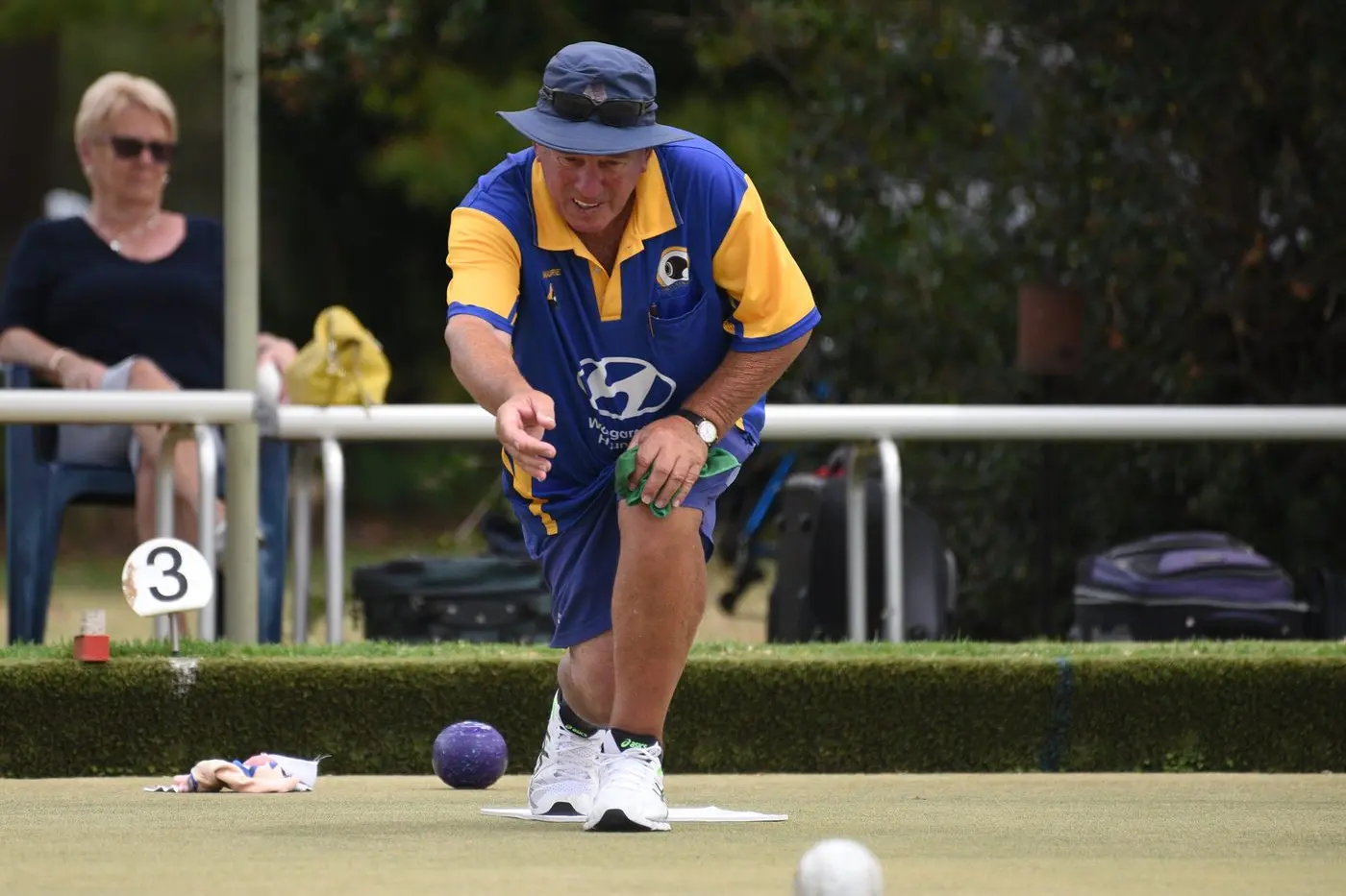 TOO HOT TO HANDLE: Maurie Braden and Wangaratta\\'s A1 bowlers took the win over Myrtleford due to behind ahead when the match was called off due to heat. PHOTO: Melissa Beattie