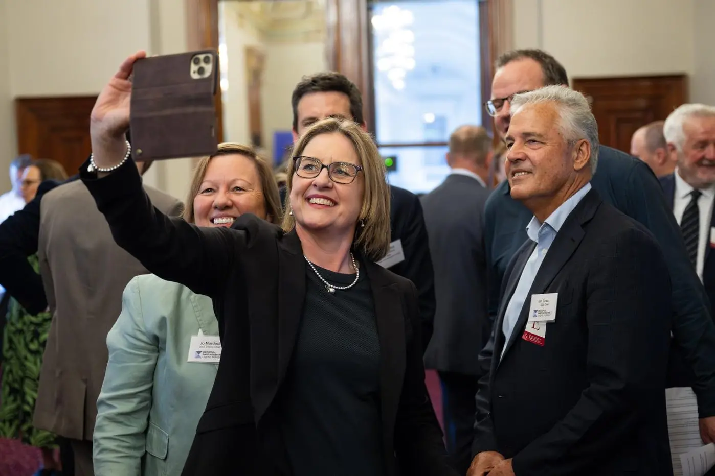 STRATEGIC THINKERS: Premier Jacinta Allan takes a selfie with Ovens Murray Regional Partnerships chair Ian Cesa (right).