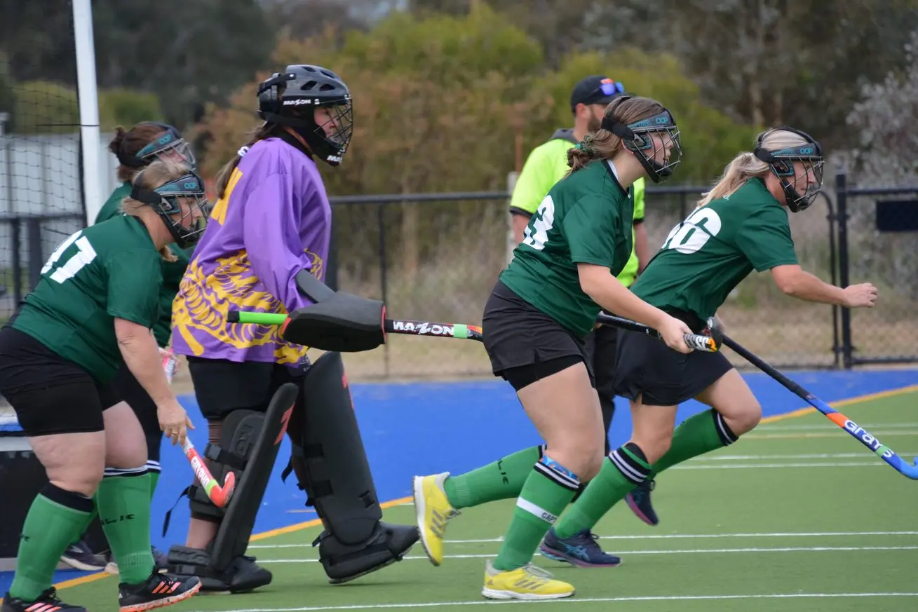 CHARGE: Wangaratta\\'s defenders rush forward to block a corner shot. PHOTOS: Kylie Samson Id:42093