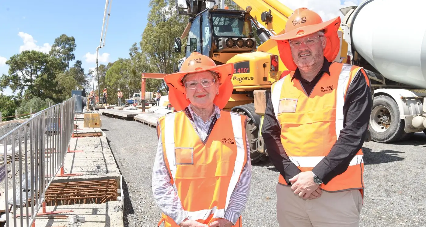 Mayor inspects rail precinct works