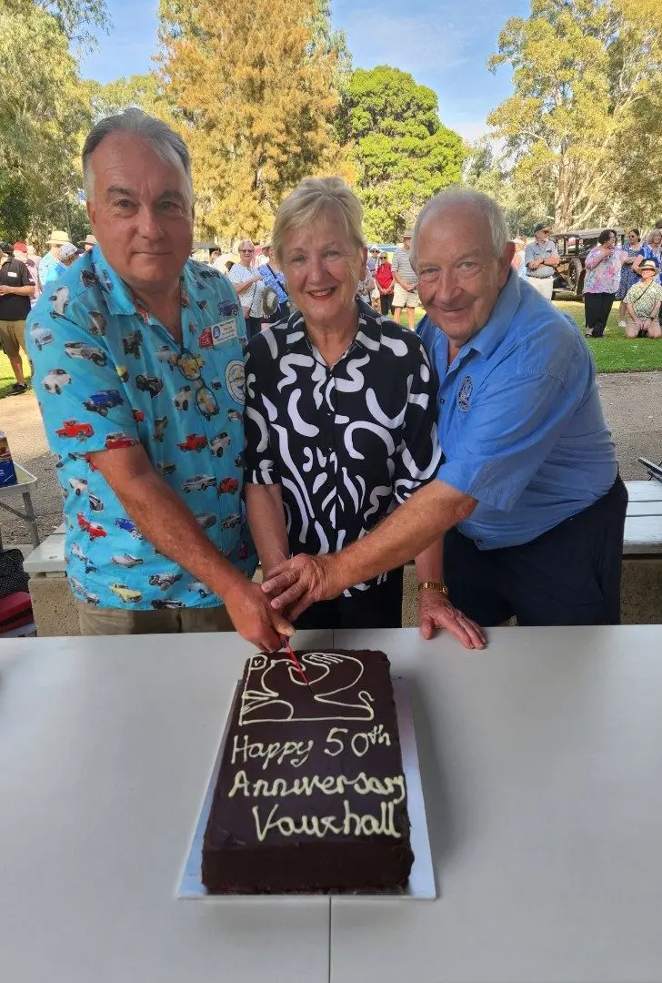 COMMEMORATION: National president Peter Sara (left), Mayor Irene Grant and National Editor Leigh Whitfield cutting the commemorative 50 year cake. PHOTO: Wes Hartley