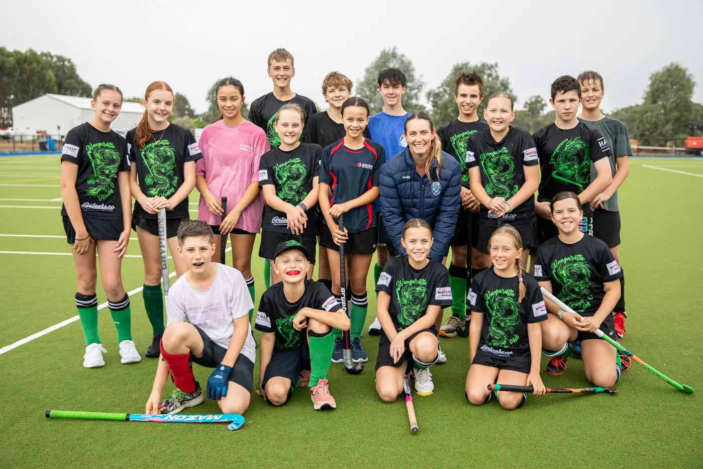 LEARN FROM THE BEST: Marcelle Keet with the juniors of the Wangaratta Dragons Hockey Club. PHOTOS: Marc Bongers