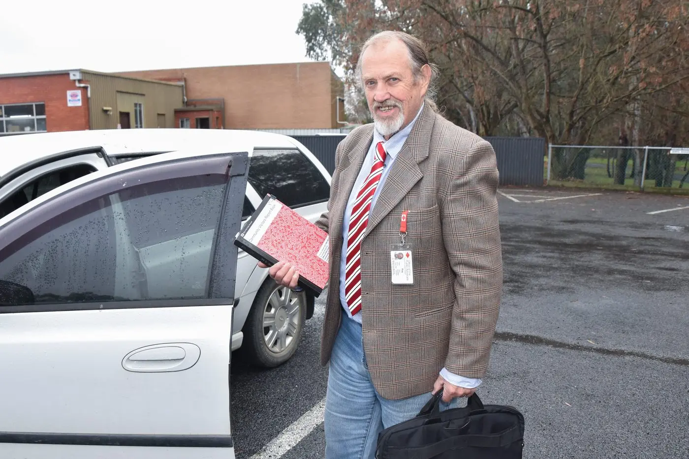ON THE JOB: Community visitor Ray Steadman said a couple more volunteers would make their job much easier. PHOTO: Kurt Hickling Id:26798