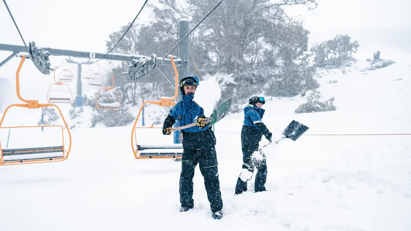 Late rainfall and heavy snow for August