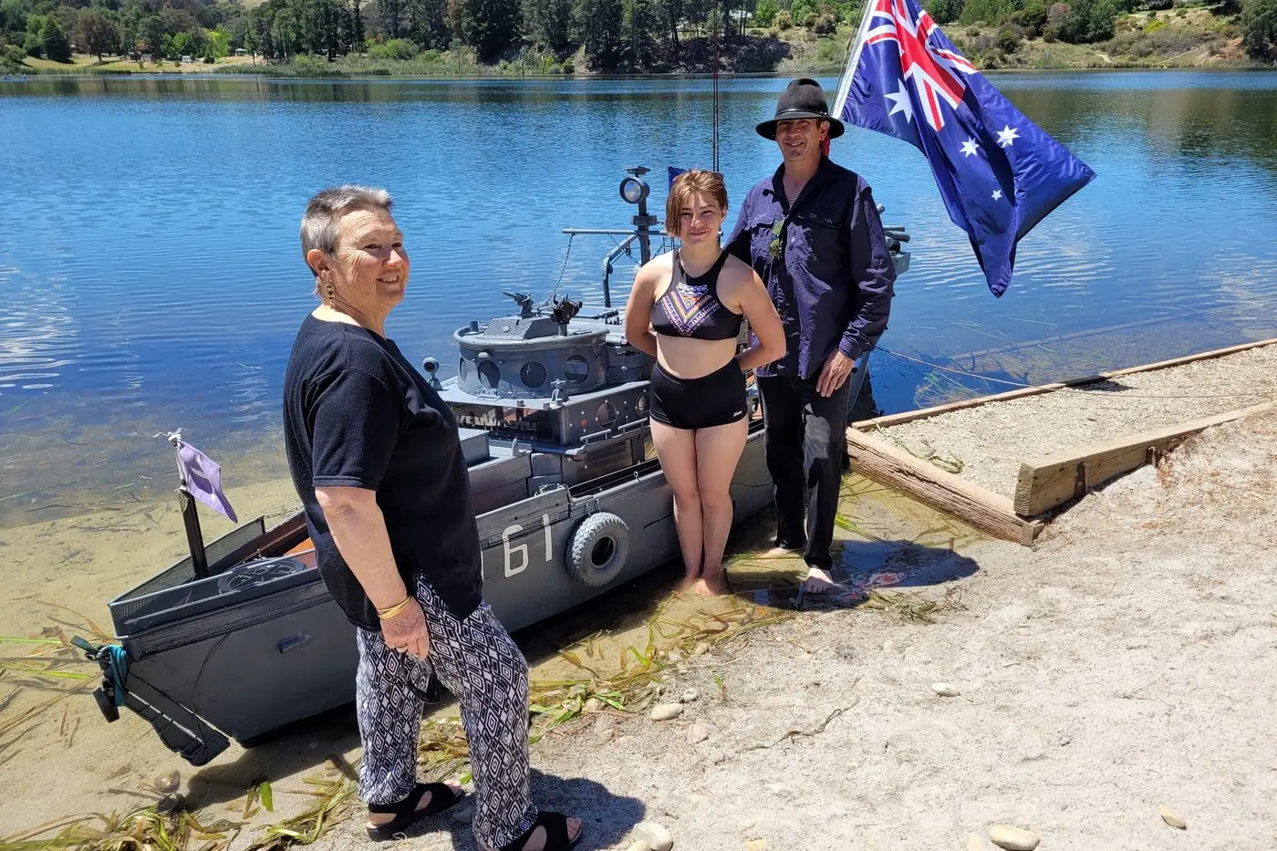 FASCINATED: Beechworth\\u2019s Lyndan Black with Wangaratta\\u2019s Skye Iskov (left) and her dad Joel who built the WW1 battleship replica at Lake Sambell on Monday. PHOTO: Coral Cooksley 