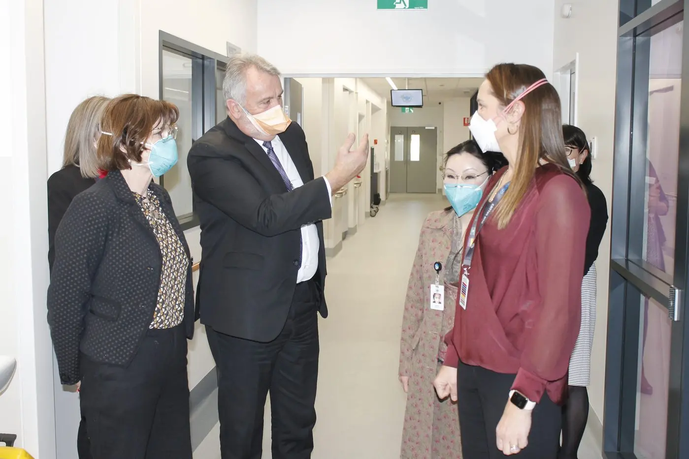 HEALTH SHOWCASE: Minister for Health Mary\\u2013Anne Thomas (left) received a full tour of the new ICU facilities from director of redevelopment David Ford, intensivist Dr Honey Ong and ICU unit manager Dr Julianna Sheridan. PHOTO: Steve Kelly Id:27884
