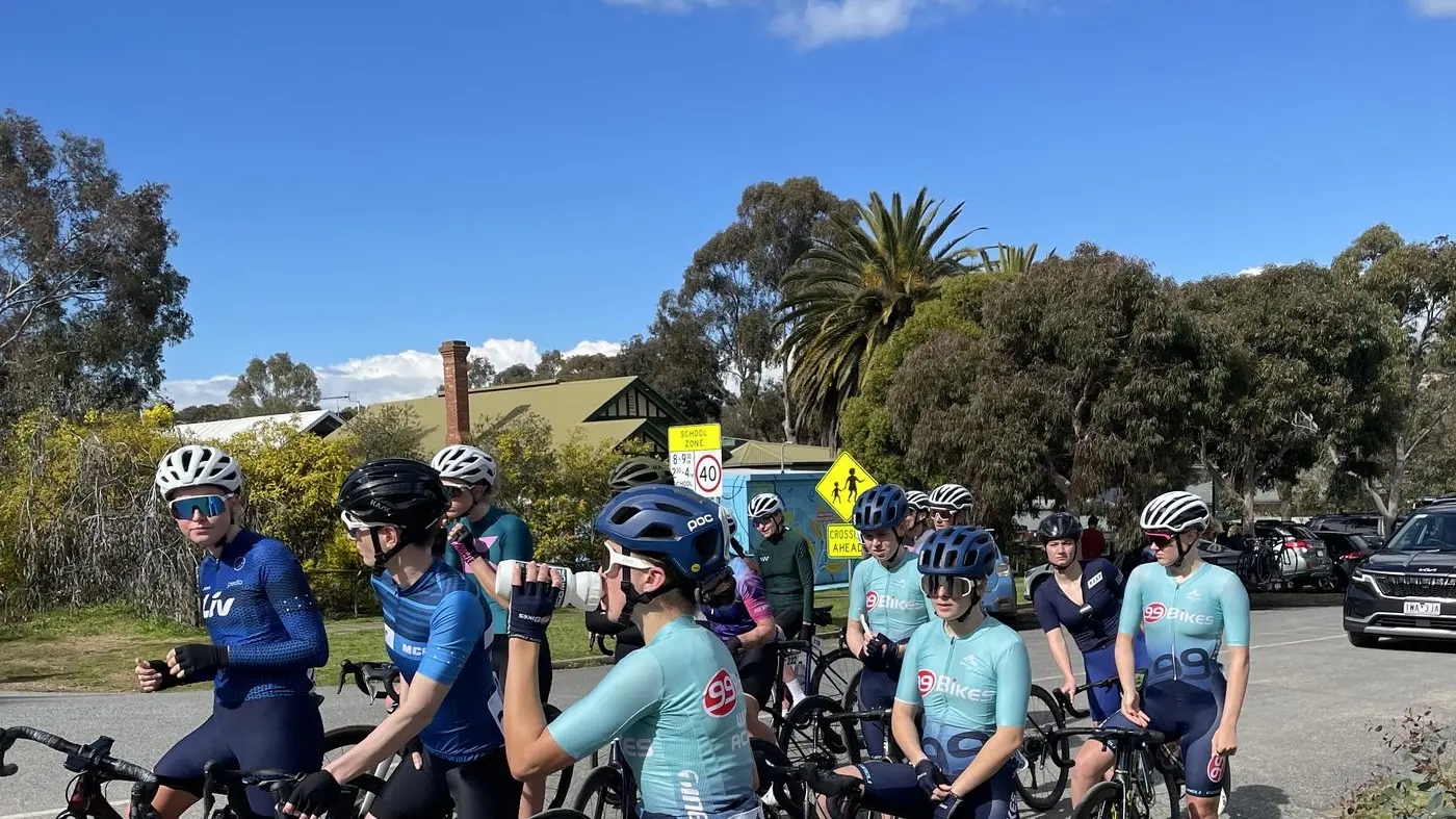 Elite cyclists dawn on Glenrowan