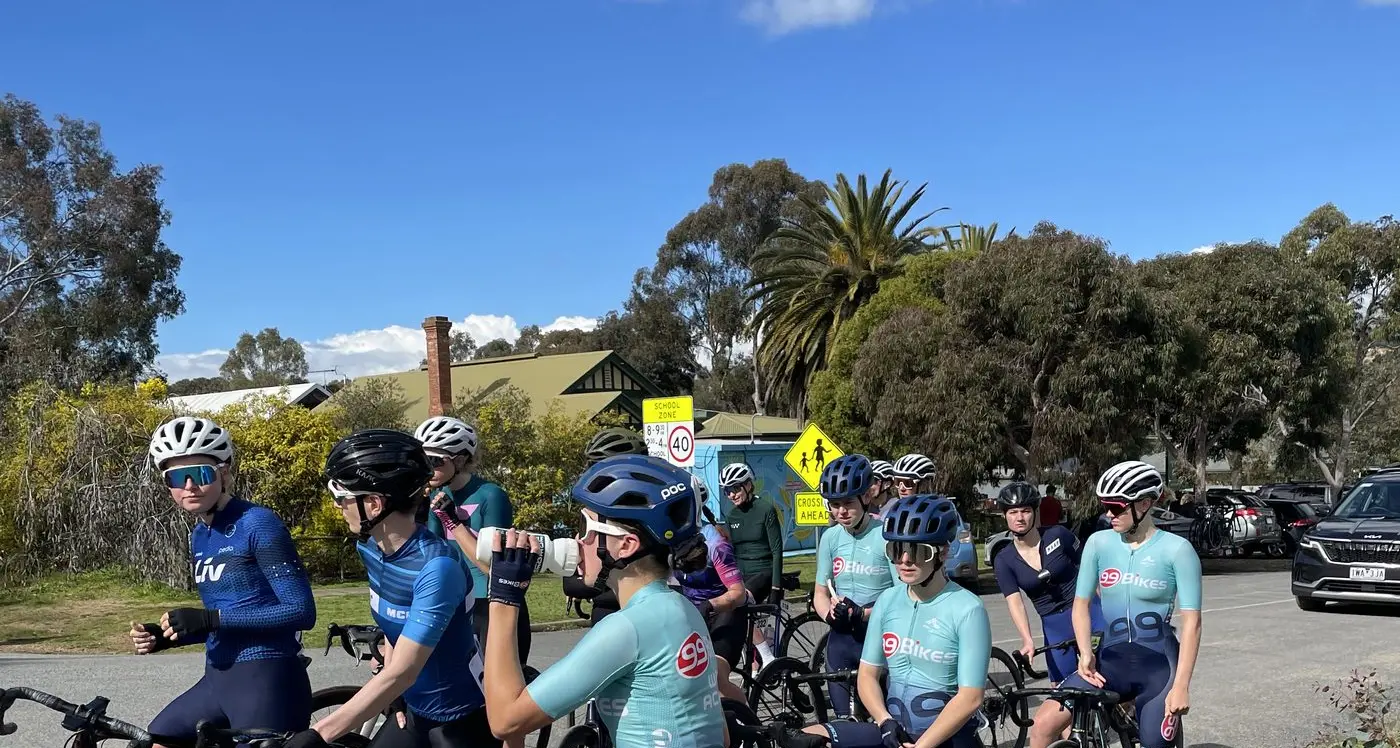 Elite cyclists dawn on Glenrowan