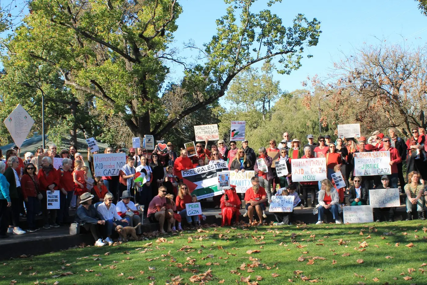 PROTEST FOR PEACE: A group of about 150 protestors rallied peacefully in Wangaratta on Sunday, August 24 calling for peace in Palestine. PHOTO: Bonnie Wright