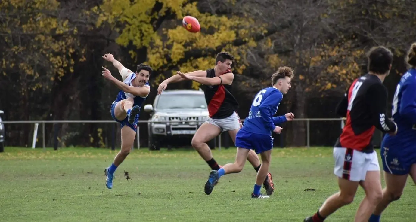 Mountain Men narrowly down Bombers