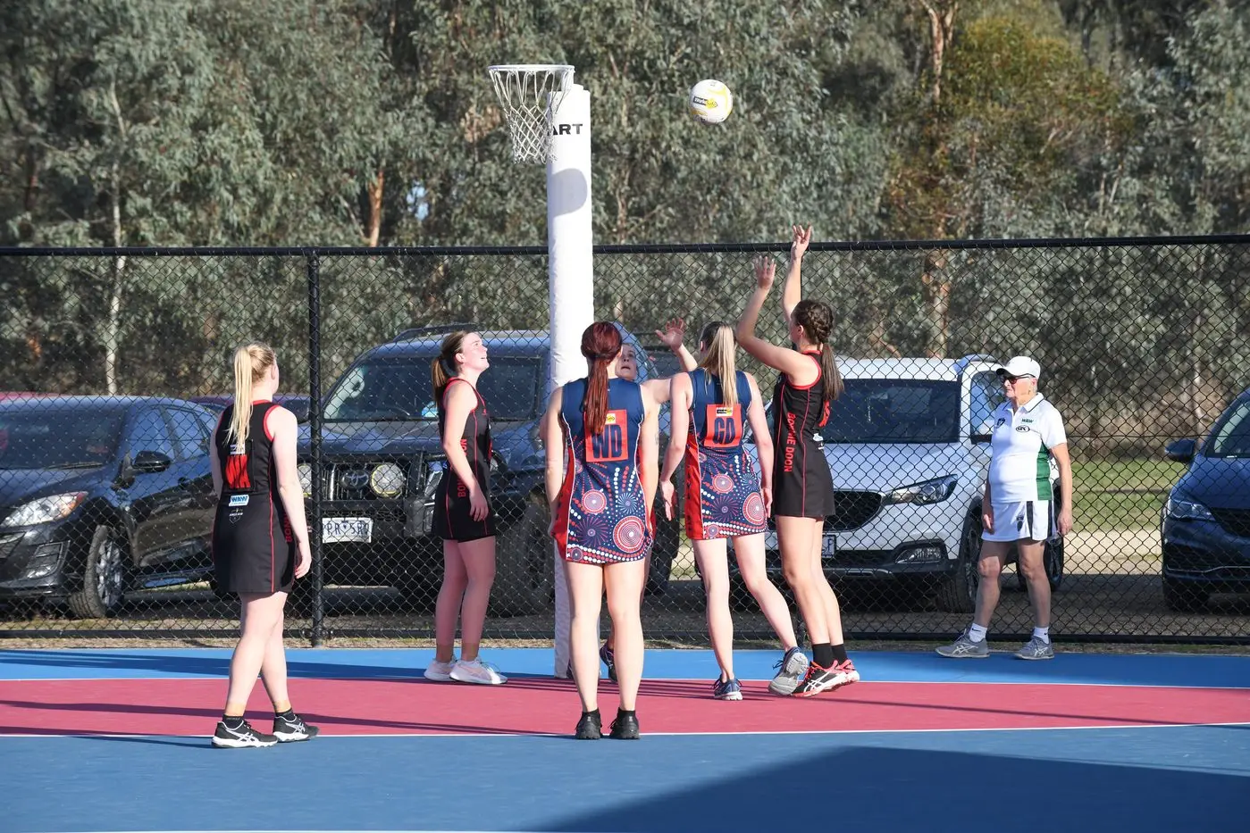 COUNTDOWN TO FINALS: Bonnie Doon need to win at least two of their last three matches to hang onto a shot at finals. PHOTO: Kurt Hickling Id:28599