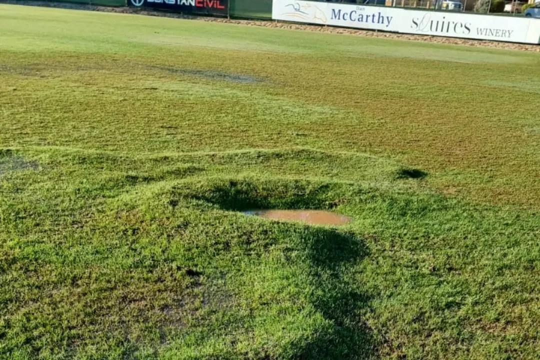 BUBBLE EFFECT: A large bubble formed underneath Wangaratta\\'s WJ Findlay Oval surface. Id:25410