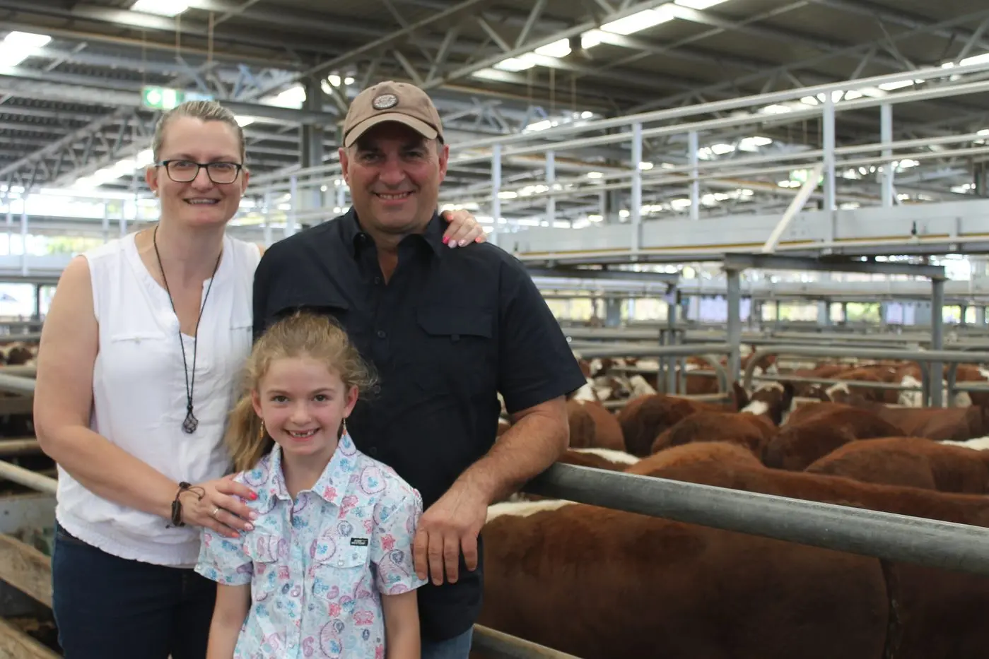 CASHING IN: Maindample\\'s Vincenza Di Filippo and Tony Marchese, with daughter Elena (7), were looking to sell 52 head of cattle at Friday\\'s All Breeds Feature Weaner Sale in Wangaratta. PHOTOS: Ryan Malcolm Id:35731