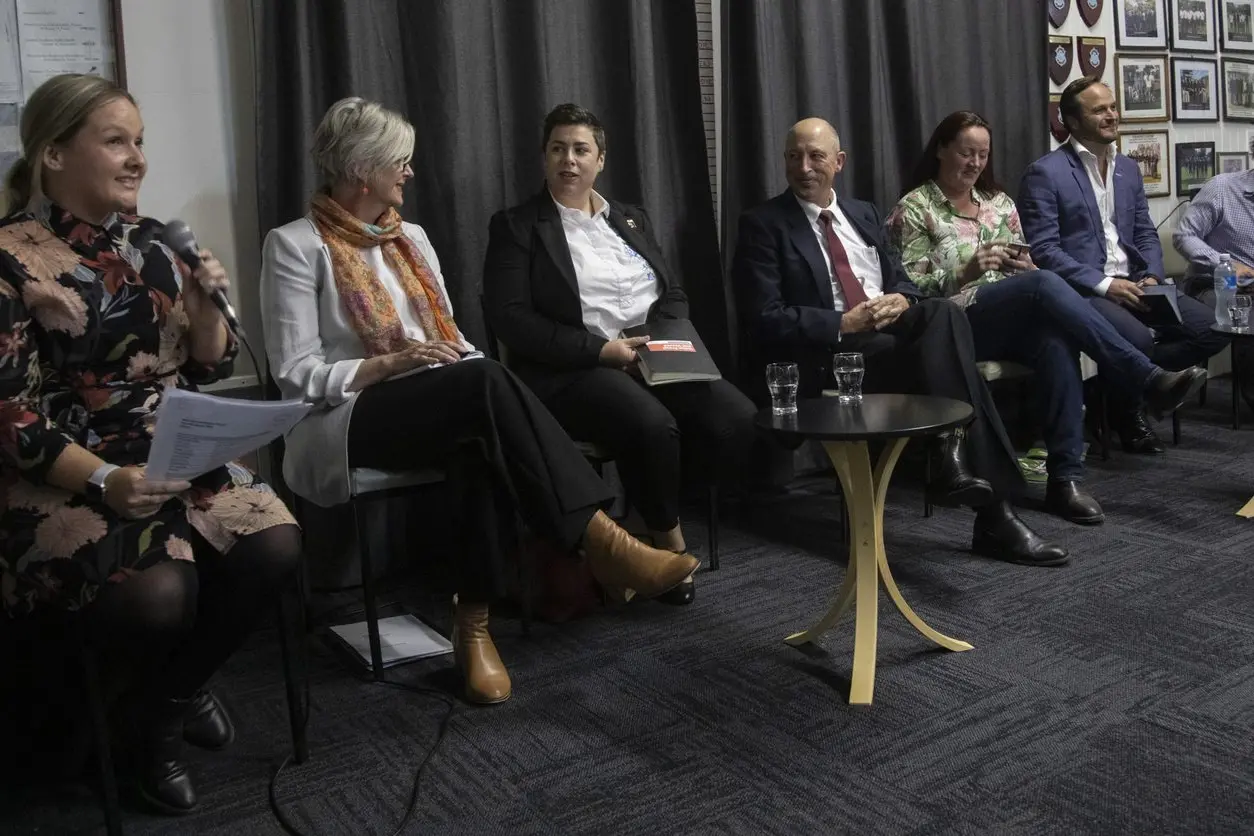 MEET THE CANDIDATES: A panel discussion with the candidates for the federal electorate of Indi took place at Euroa last Wednesday. Pictured (from left) are Euroa Community Action Group  president and event moderator Laura Baker, with candidates Helen Haines, Nadia David, Julian Fidge, Liz Fisher, Ross Lyman and Benjamin Gilbert. PHOTO: Dale Mann Id:23954