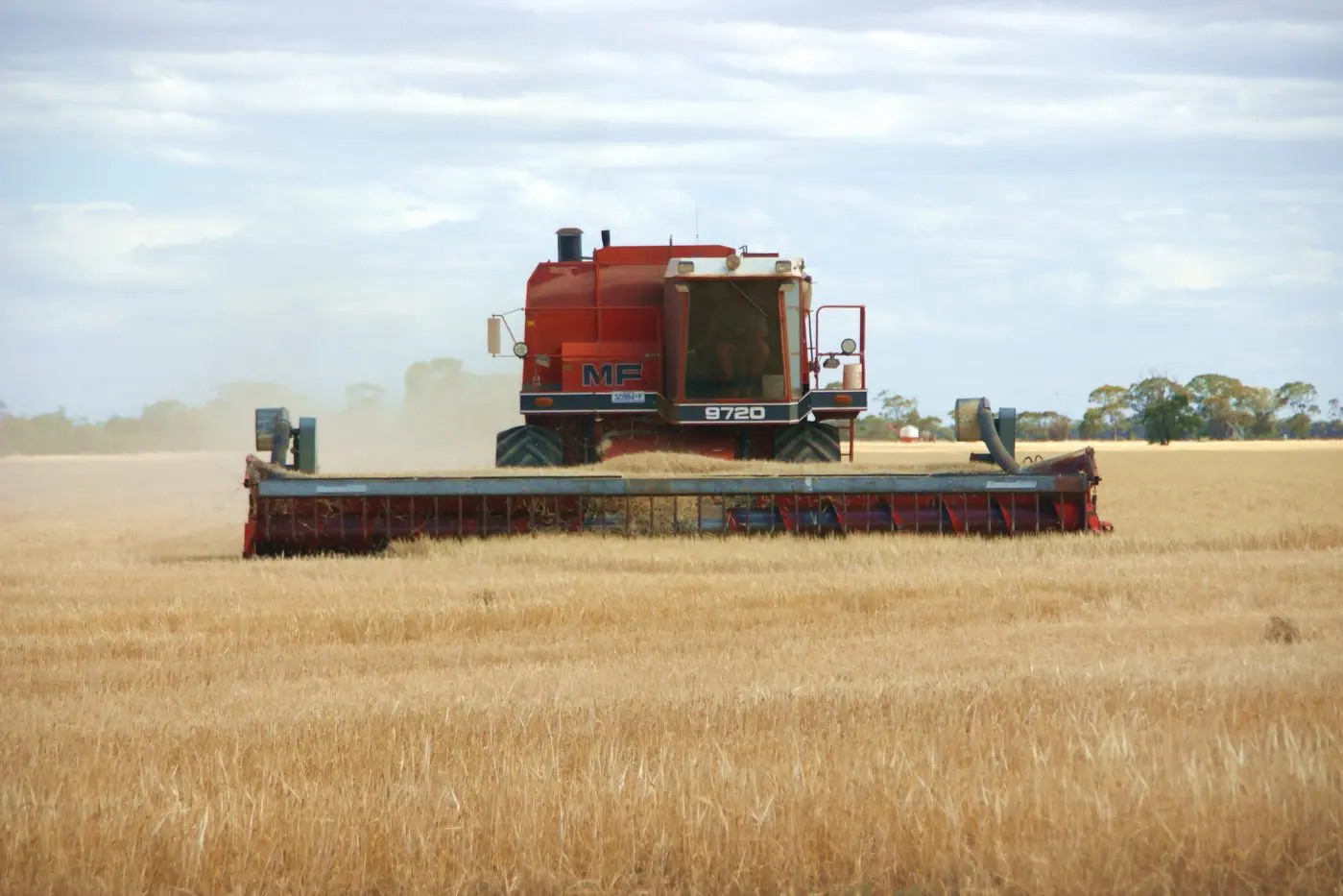 Farmers' fire warning ahead of dry harvesting conditions