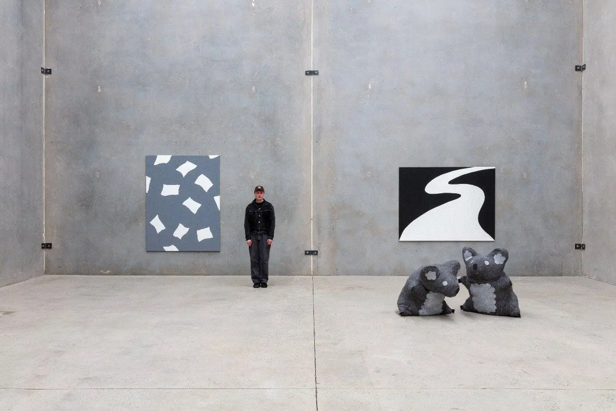 COMING HOME: Matthew Harris, Yeddonba, 2023, Ochre, charcoal and acrylic on hessian, 153 x 200cm. Wangaratta Art Gallery Collection. Acquired with the assistance of The Robert Salzer Foundation and Wangaratta Art Gallery Friends Inc.