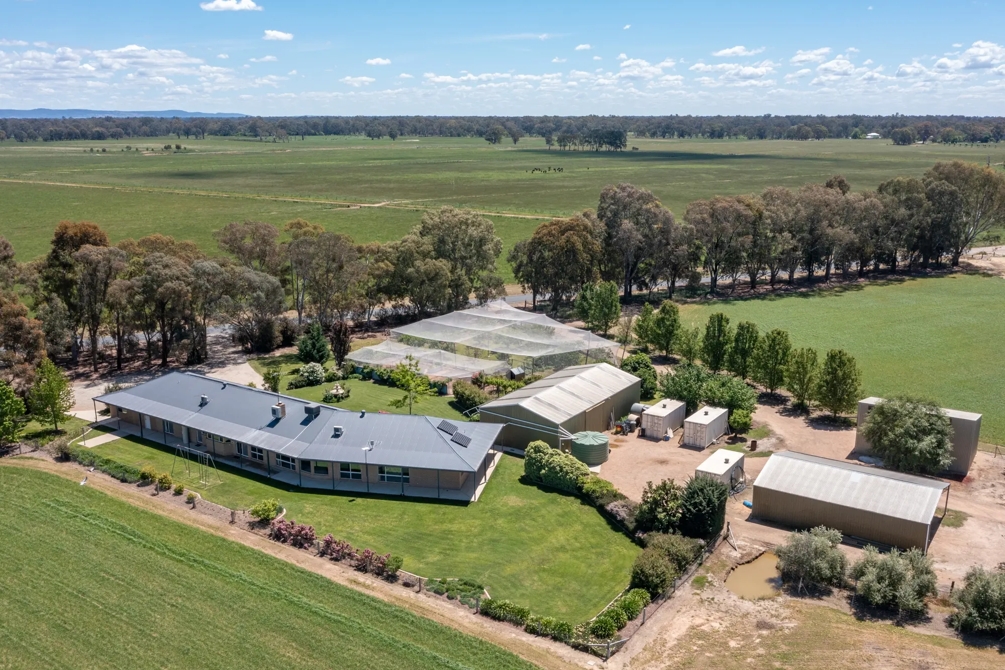 <p>Fully renovated family home</p>\\n