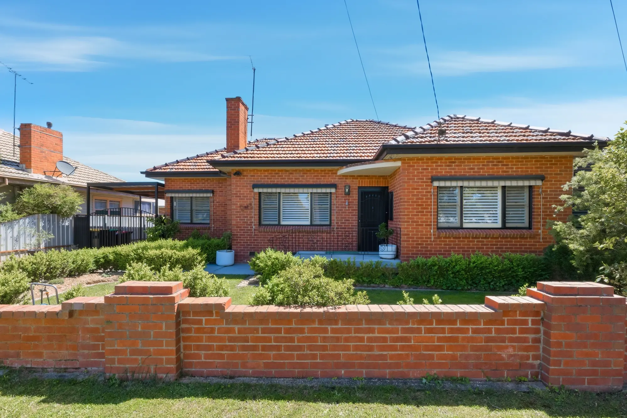 <p>Fully renovated family home</p>\\n