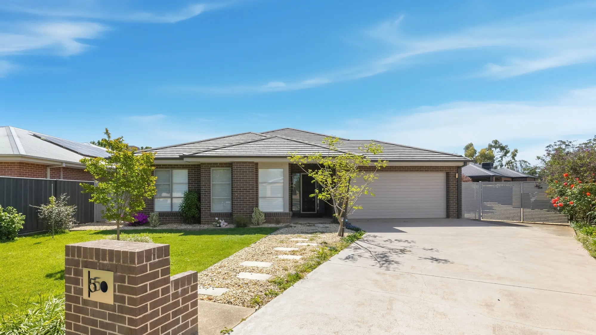 Modern and spacious, quiet court in Arlington Park