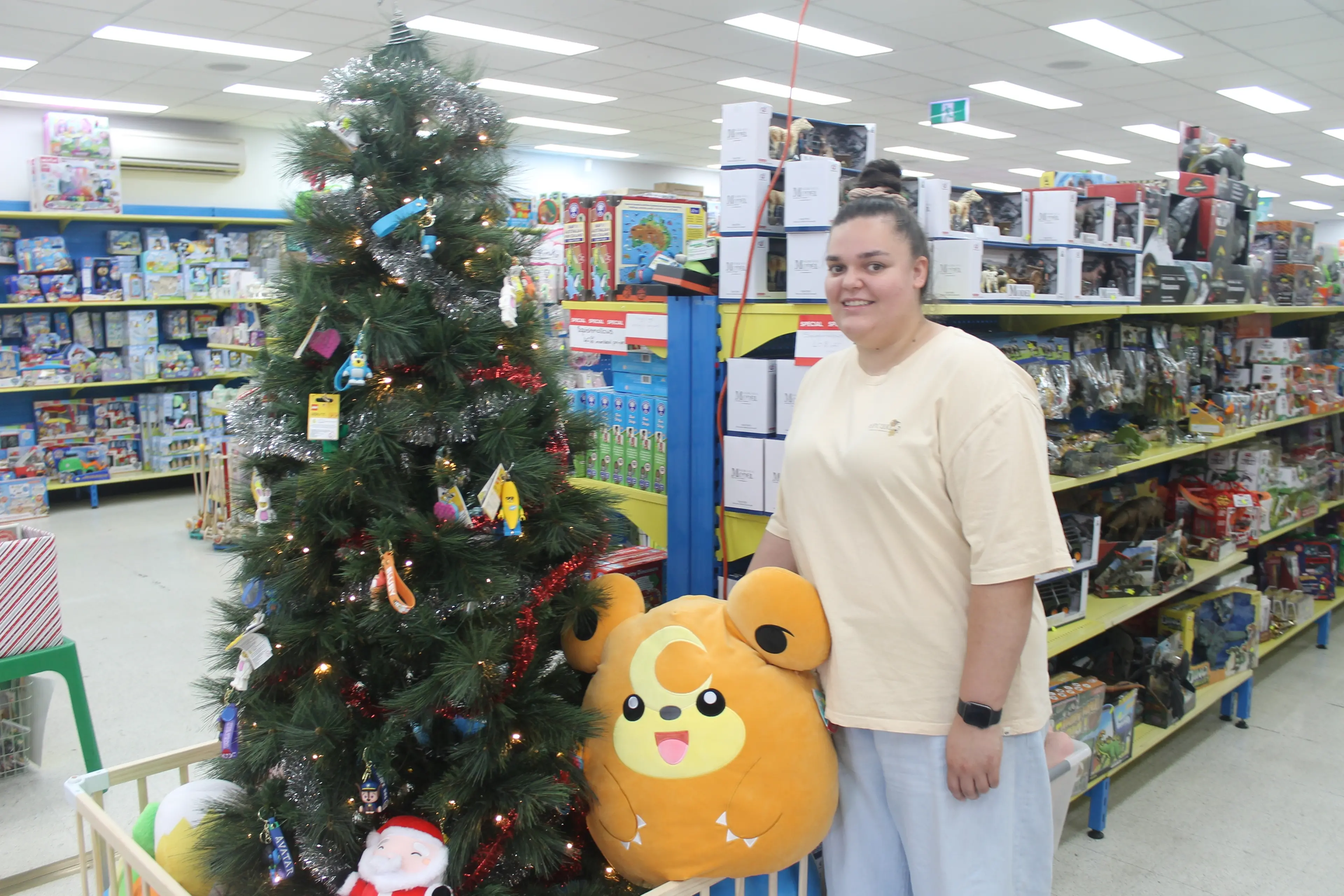 <p>BILL\\'S GIVING SPIRIT LIVES ON: Maria Michalowski with Bill\\'s Giving Tree at Wangaratta Toyworld. PHOTO: Shane Douthie</p>\\n