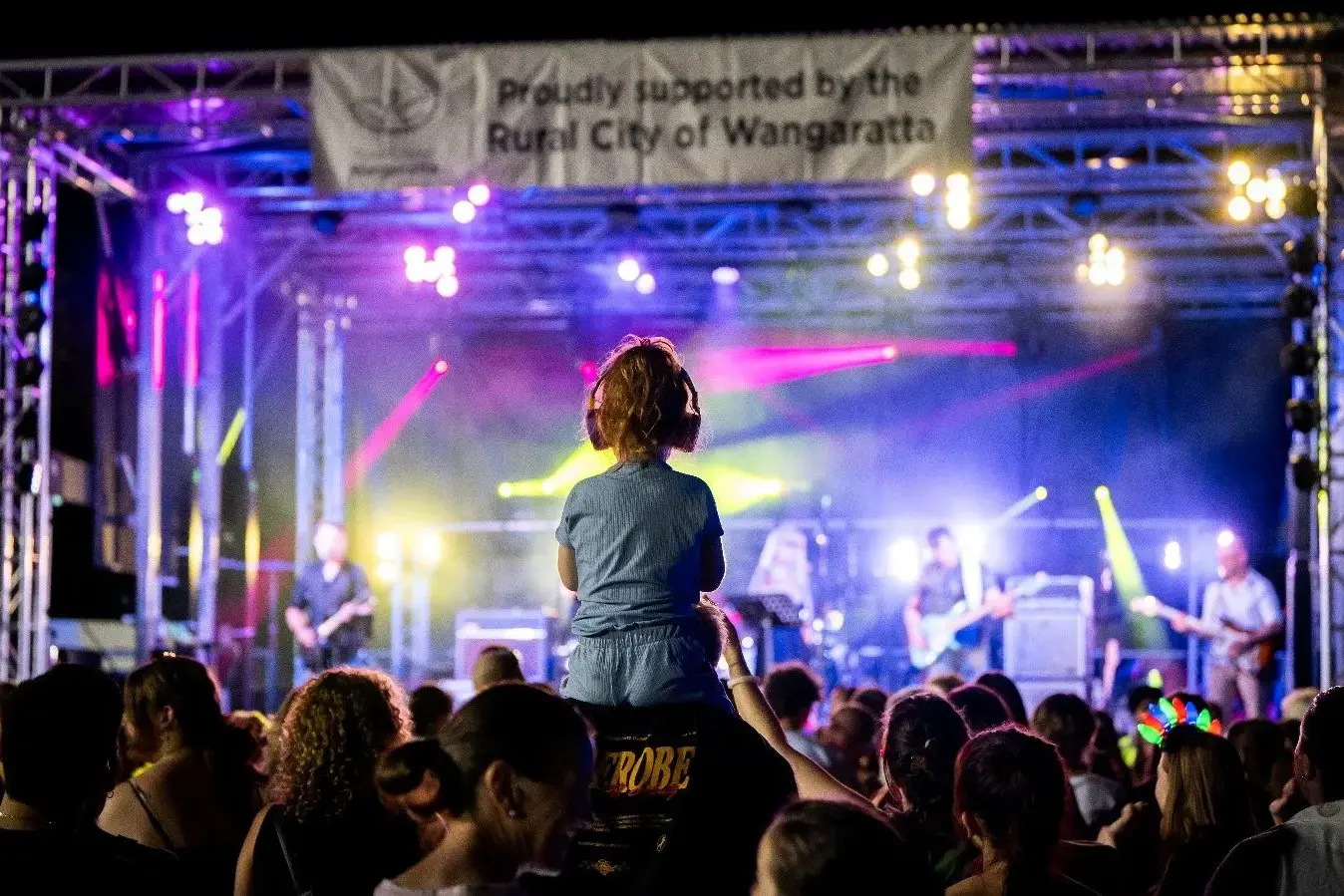 <p>FAMILY EVENT: Live music and fireworks at 9pm and midnight will entertain the crowd at the Wangaratta Showgrounds on New Years Eve.</p>\\n