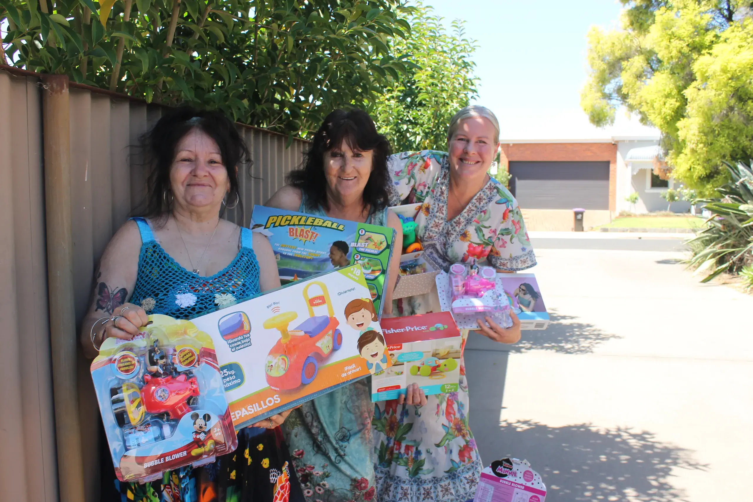 <p>CHRISTMAS CHEER: Unleash the Joy founder Donna Vickers and volunteers Kim Pond and Cat Johansen, are calling on the community to get into the Christmas spirit and give generously to support families who are struggling. PHOTOS: Jordan Duursma </p>\\n
