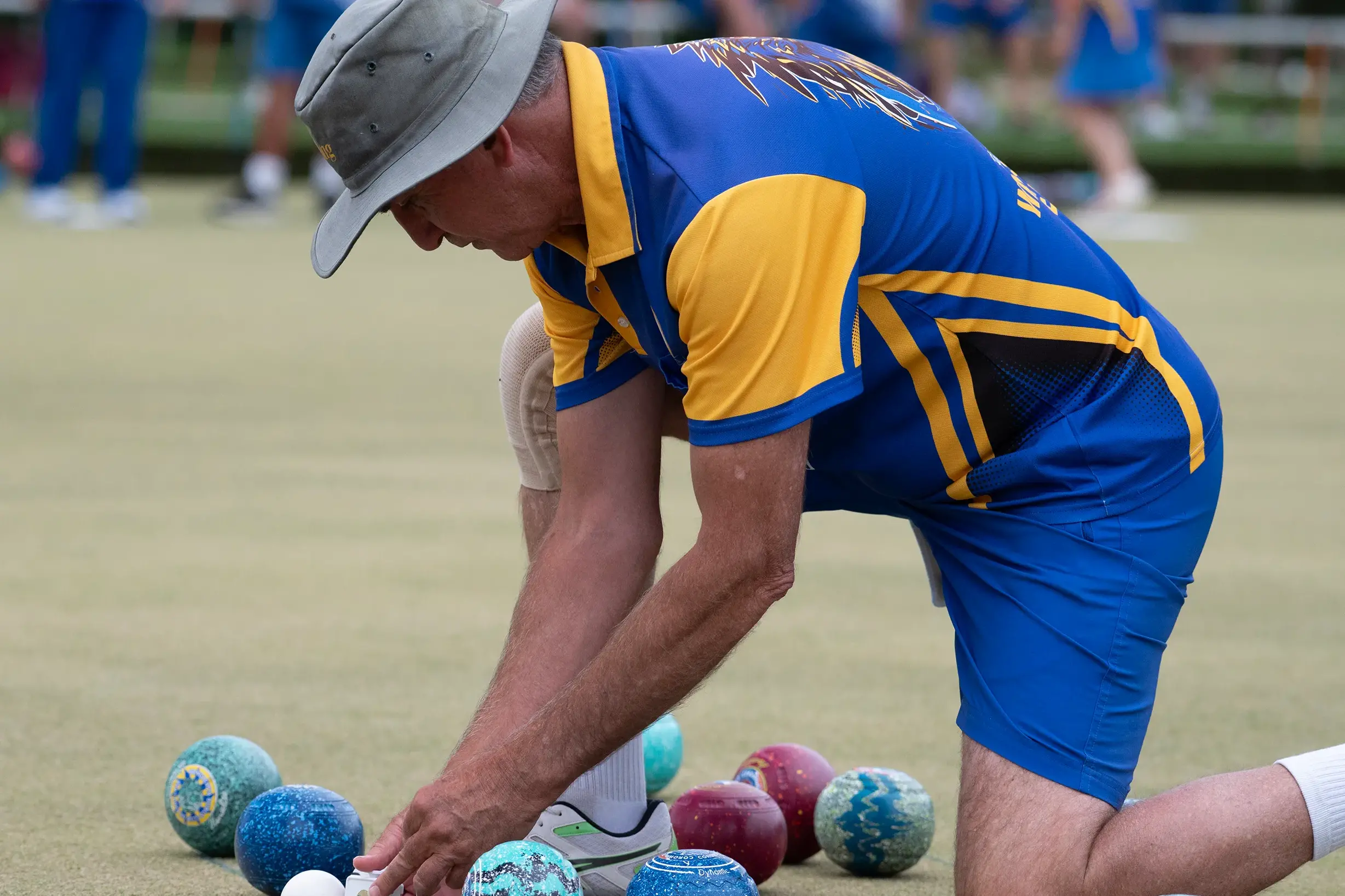 <p>GO TO THE TAPE: Ric Chivers measures distances from the jack at Wangaratta on Saturday. PHOTO: Melissa Beattie</p>\\n