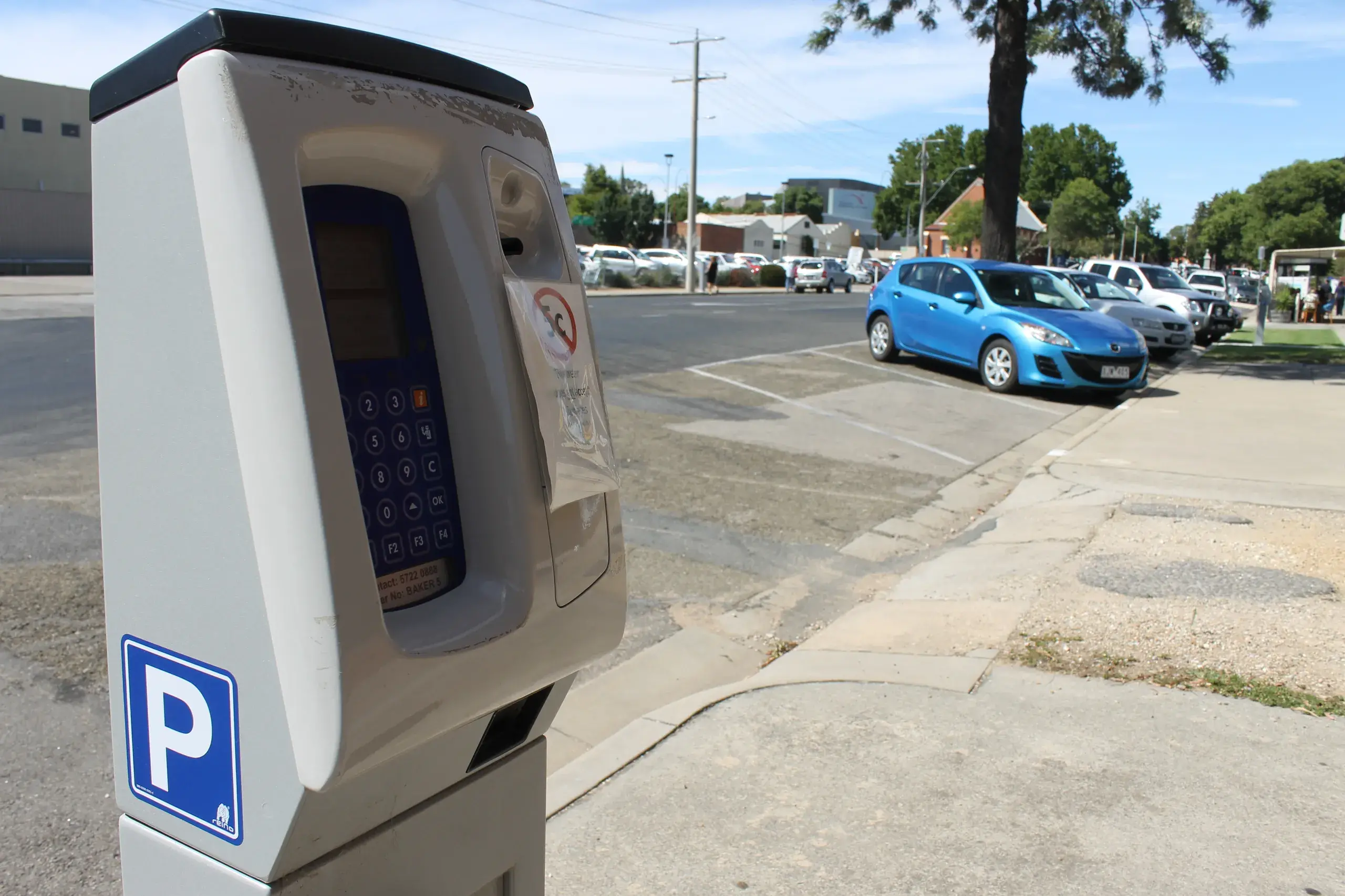 <p>UPGRADE: Some parking meters with bank card payment capability will be installed in Wangaratta\\'s CBD. The change will give motorists three options to pay for parking.</p>\\n