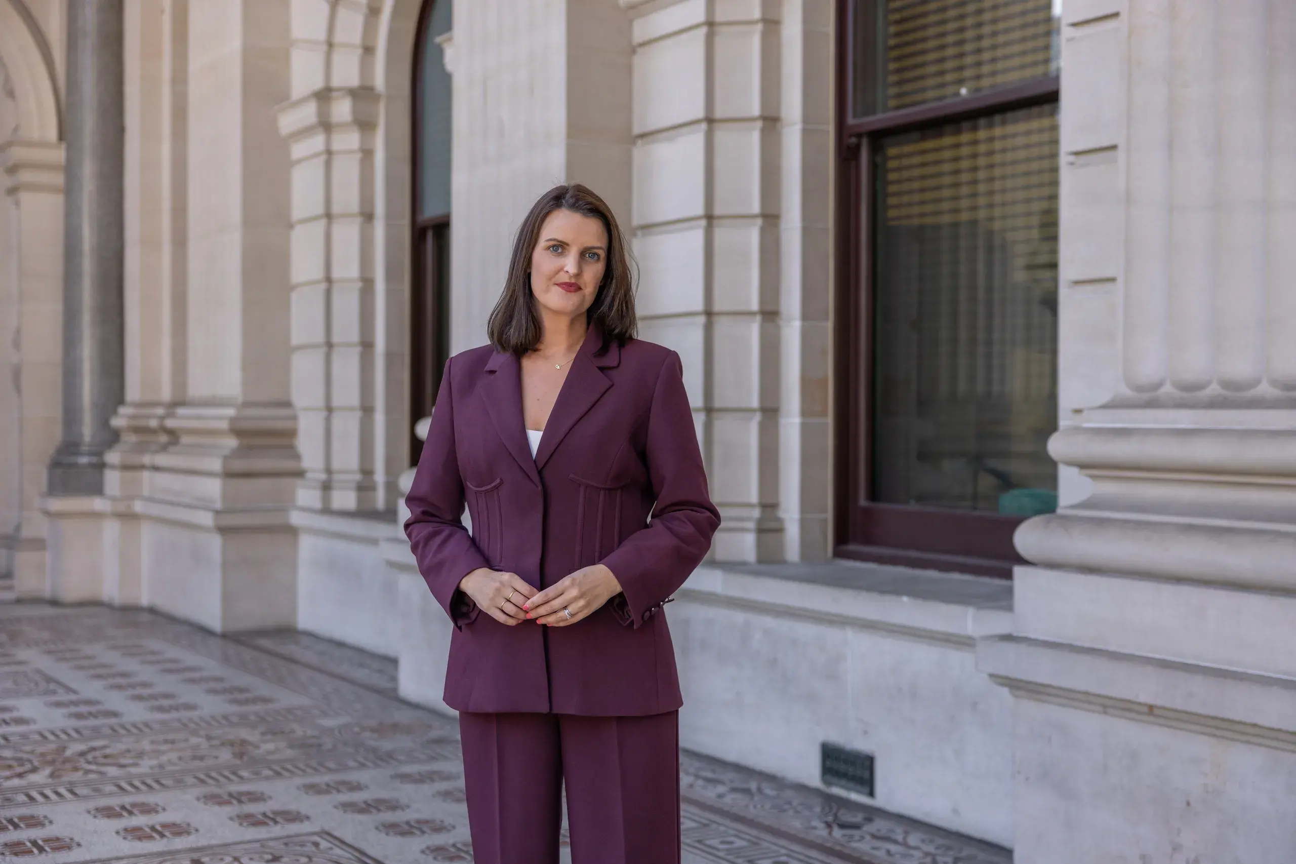 <p>NOT GOOD ENOUGH: MP Annabelle Cleeland has criticised the state government as there will be no additional services on the Albury line over the busy holiday period, even though passengers are already dealing with overcrowded carriages.</p>\\n