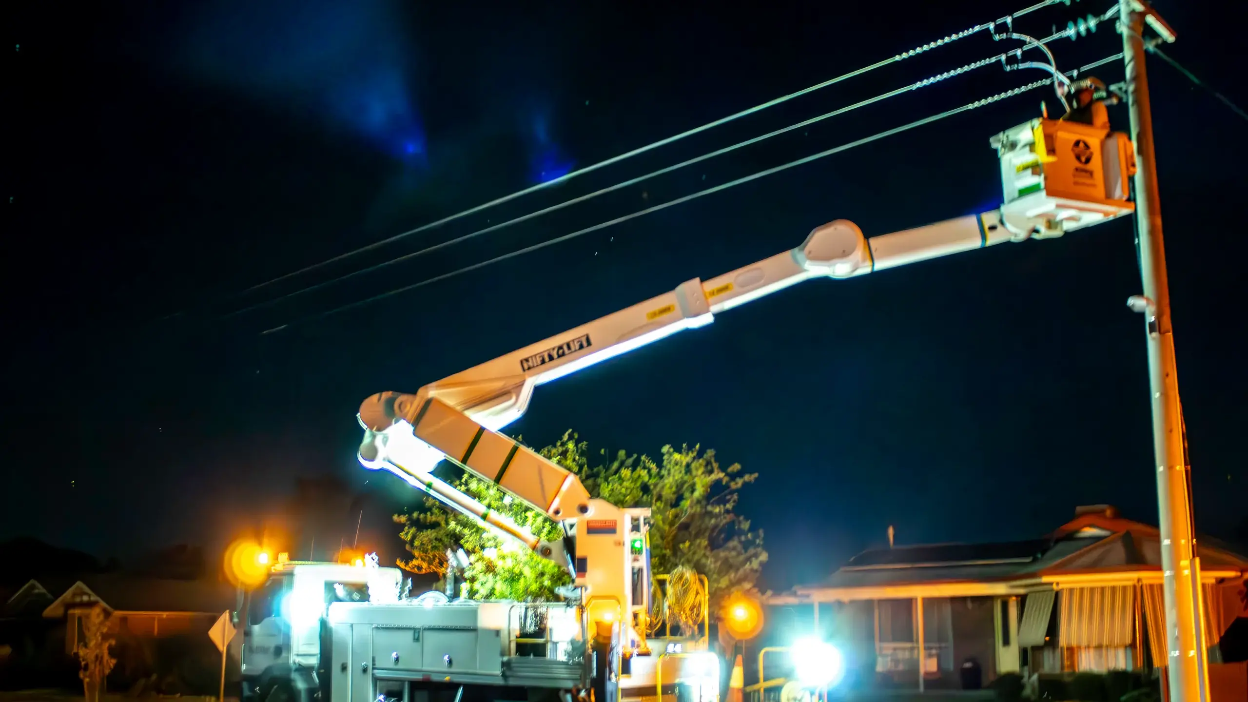 560 Wangaratta homes sweat through overnight heat without power