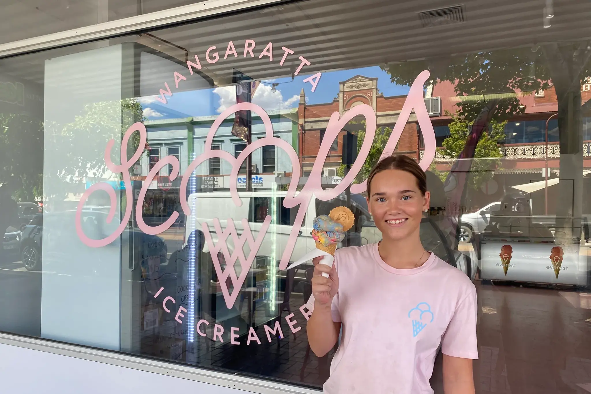<p>ENJOYING A SCOOP: Keira Jean Wohlers said Scoops Wangaratta Ice Creamery has been \\u201Csuper busy\\u201D this week with the heatwave conditions. PHOTOS: Jordan Duursma </p>\\n