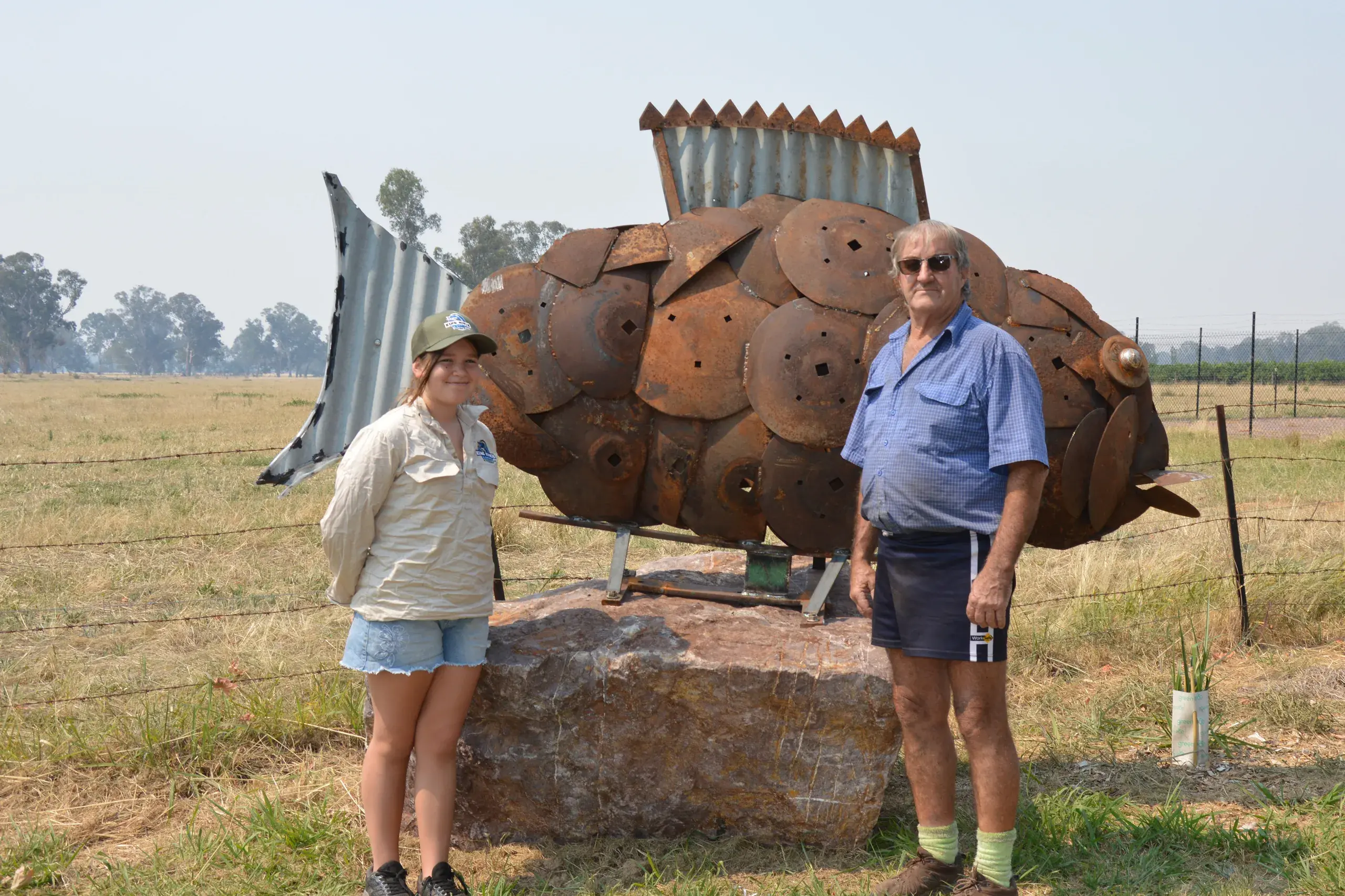 <p>EYE CATCHING: King River and District Fishing Club member Teagan Callaway joined Barney O\\'Donohue on the Moyhu River Walk to see his fish sculpture. PHOTOS: Anita McPherson</p>\\n