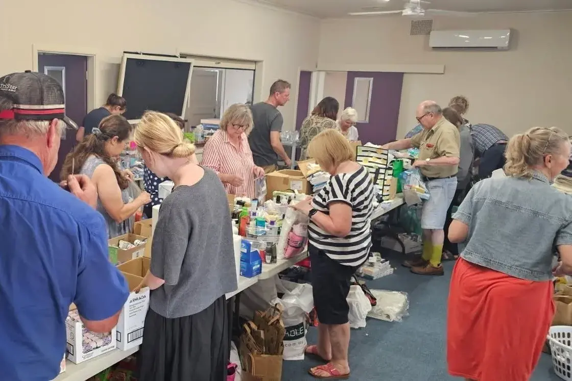 <p>GREAT TURNOUT: Local residents gathered on Saturday night to prepare emergency bushfire relief packs for victims and frontline workers, again displaying Wangaratta\\'s well-known generosity.  </p>\\n