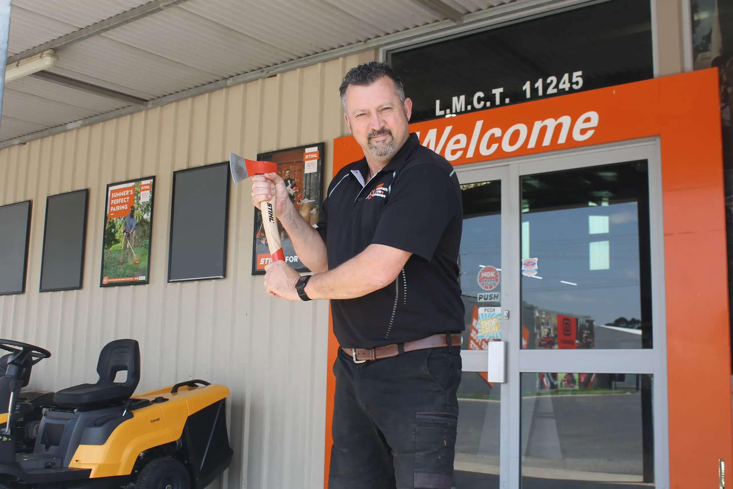 <p>THE RIGHT SWING: Jamie Law, owner of Wangaratta Saw and Lawnmower, will be defending his Sponsors Invitational Underhand event title on Saturday, 24 January. PHOTO: Grace Fredsberg</p>\\n