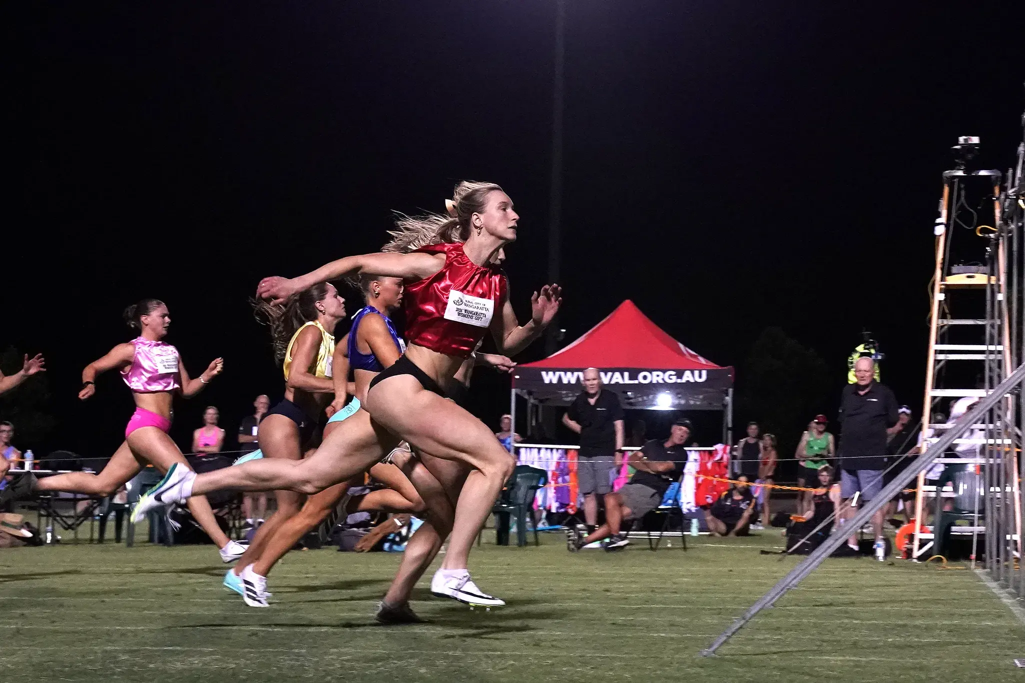 <p>FINAL LUNGE: Shauna Herbst (red) puts everything into the final metres of the 120m 2026 Into Our Hands Women\\u2019s Wangaratta Gift final. PHOTO: jamiesonphotography</p>\\n