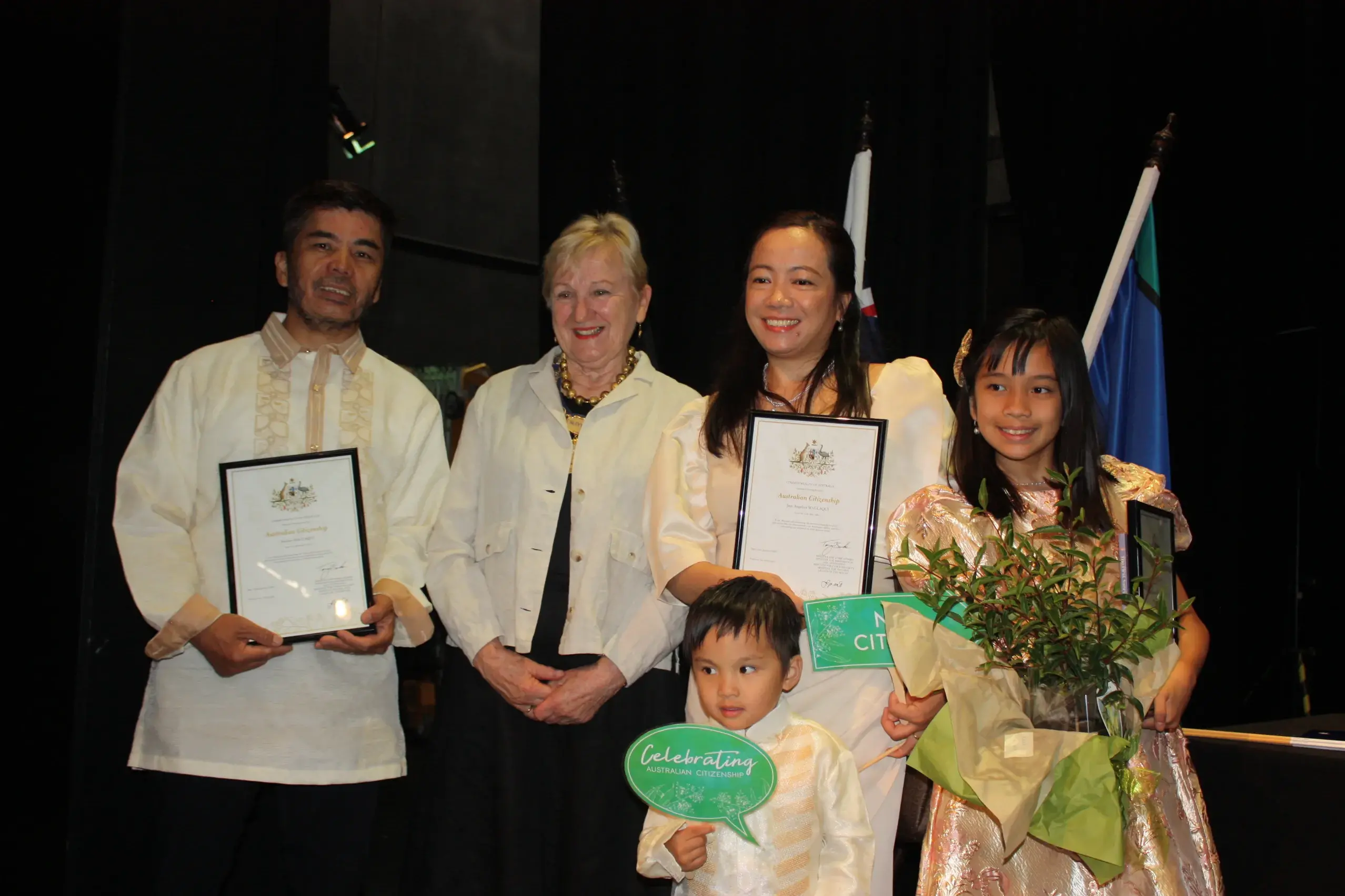 <p>AUSTRALIANS: Marlon Maglaqui (left), his wife Jaye and two children Jaden and Jewel were presented with their citizenship by Mayor Irene Grant (second, from left). PHOTO: Bailey Zimmermann</p>\\n