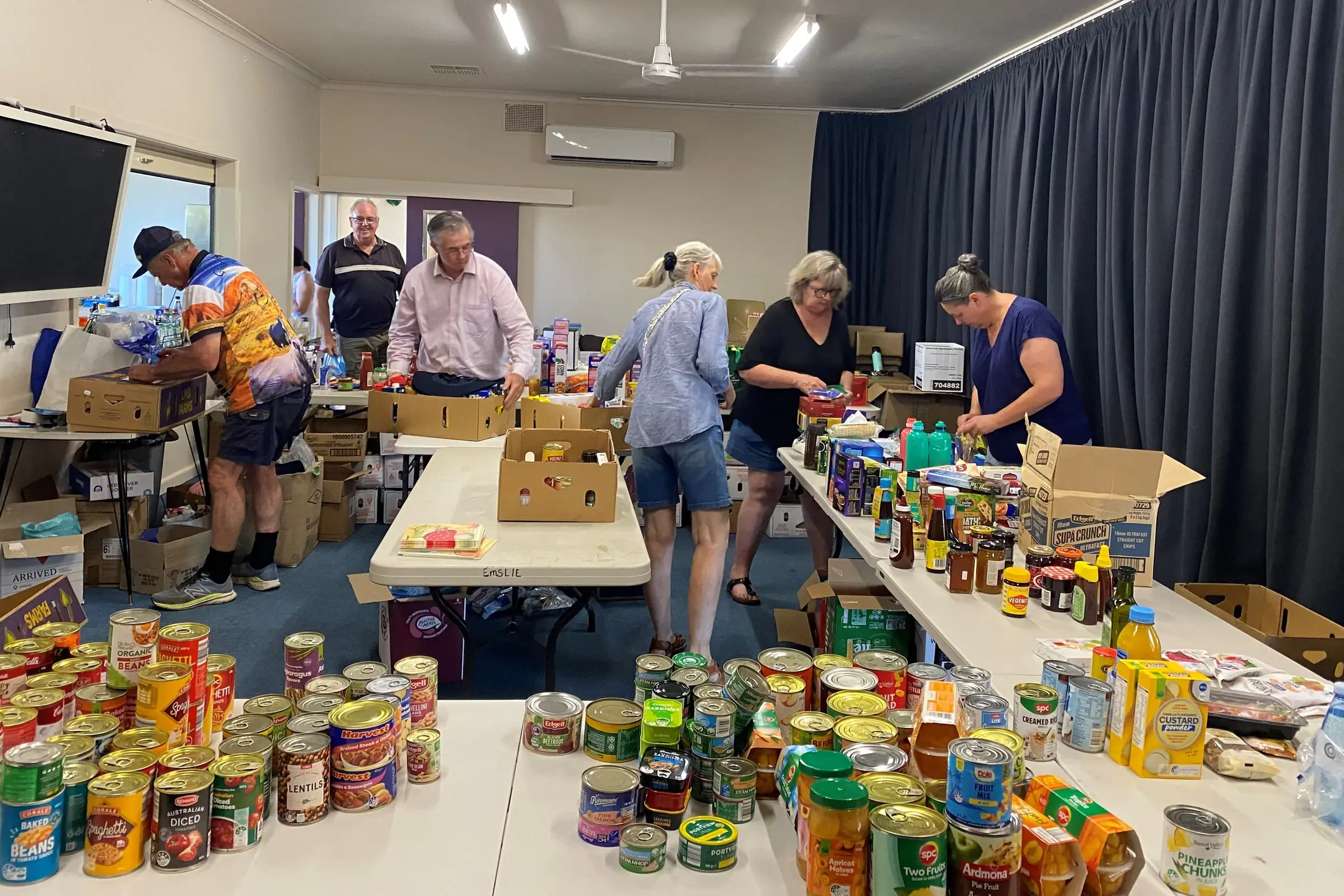<p>MANY HANDS: Volunteers gather at Wangaratta\\'s Seventh Day Adventist Church to prepare hampers for bushfire-affected communities.</p>\\n