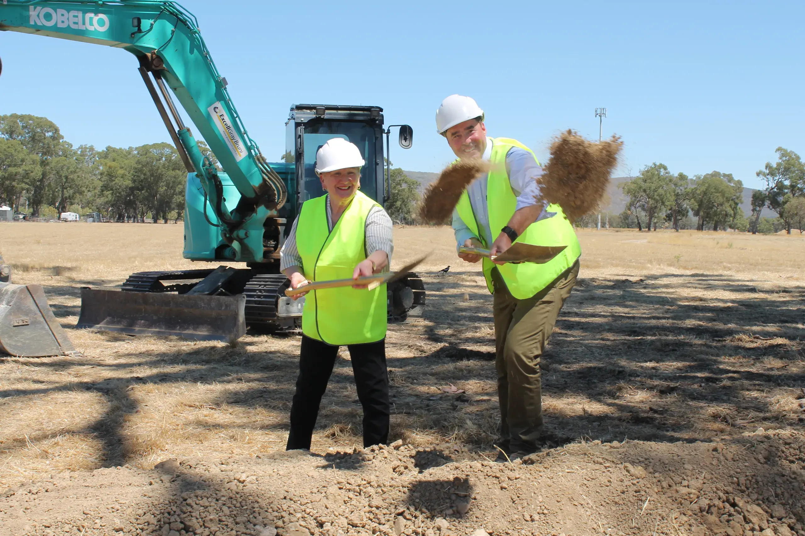 <p>SOD TOSS: Lincoln Place executive general manager (EGM) development, Angus Johnson and Rural City of Wangaratta Mayor Irene Grant turn the first sods of the new over-50s independent living facility off Lindner Road. PHOTO: Steve Kelly</p>\\n