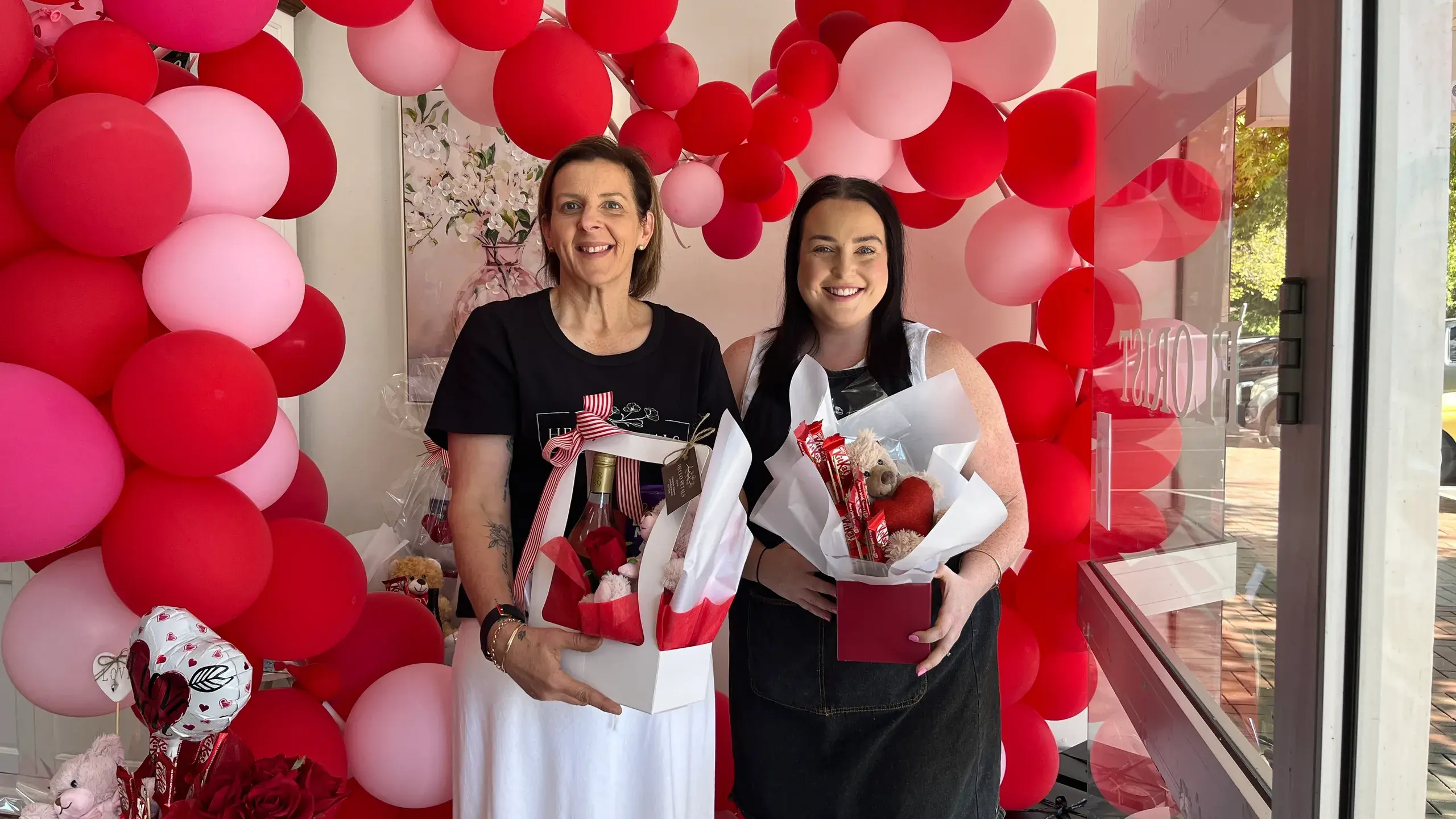 Love lives at Hello Petals