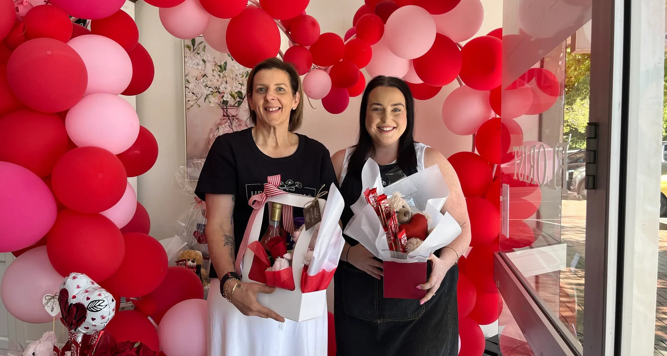 Love lives at Hello Petals