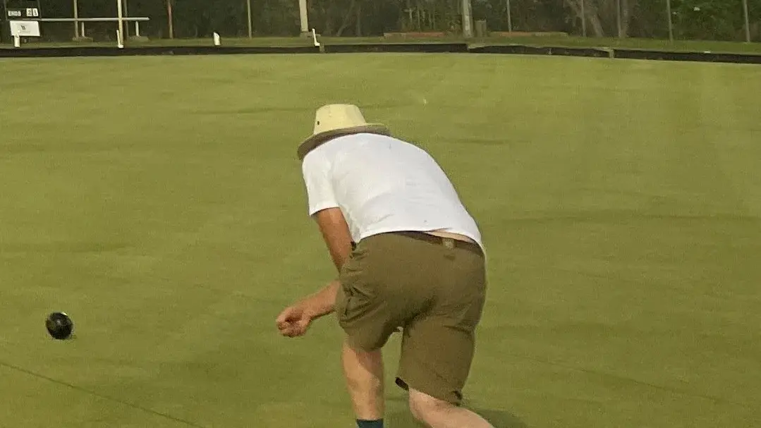 Barefoot bowls fun at Milawa