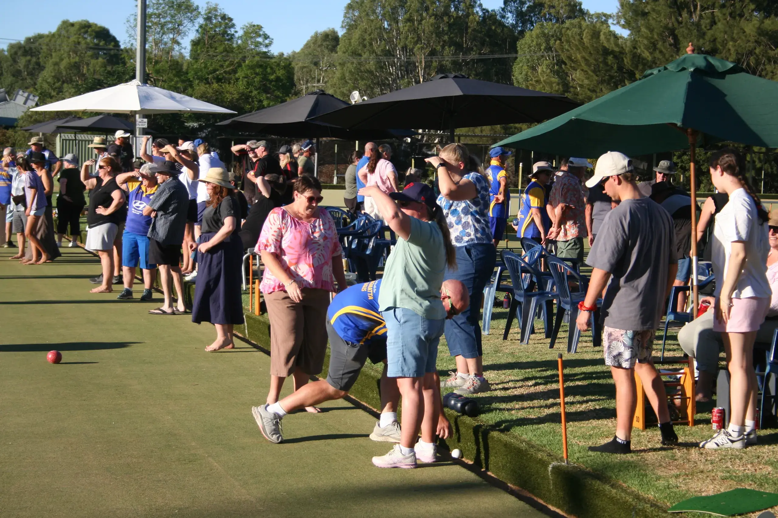 <p>GOOD NUMBERS AGAIN: An estimated 100 bowlers turned out again for the second night of the Wangaratta Bowls Club Barefoot Bowls Challenge.</p>\\n