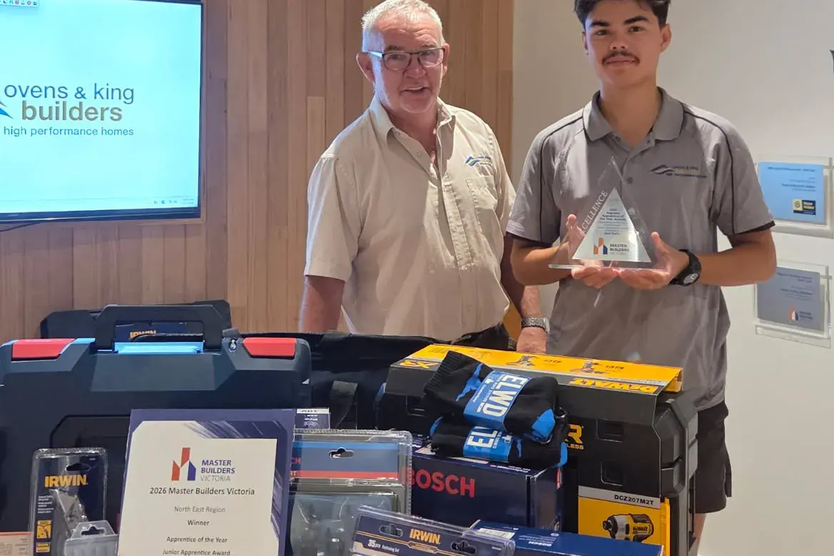 <p>TOP HONOUR: Fourth year carpentry apprentice Jack Kelly and Ovens and King Builders director Lachie Gales are pictured with the $3000 worth of prizes Jack won for being the Master Builders of Victoria Apprentice of the Year for the North East. </p>\\n