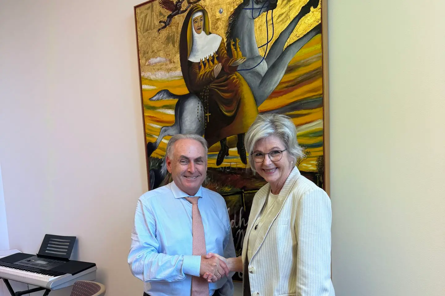 <p>DONE DEAL: Minister for Trade Don Farrell and Independent MP for Indi Helen Haines.</p>\\n