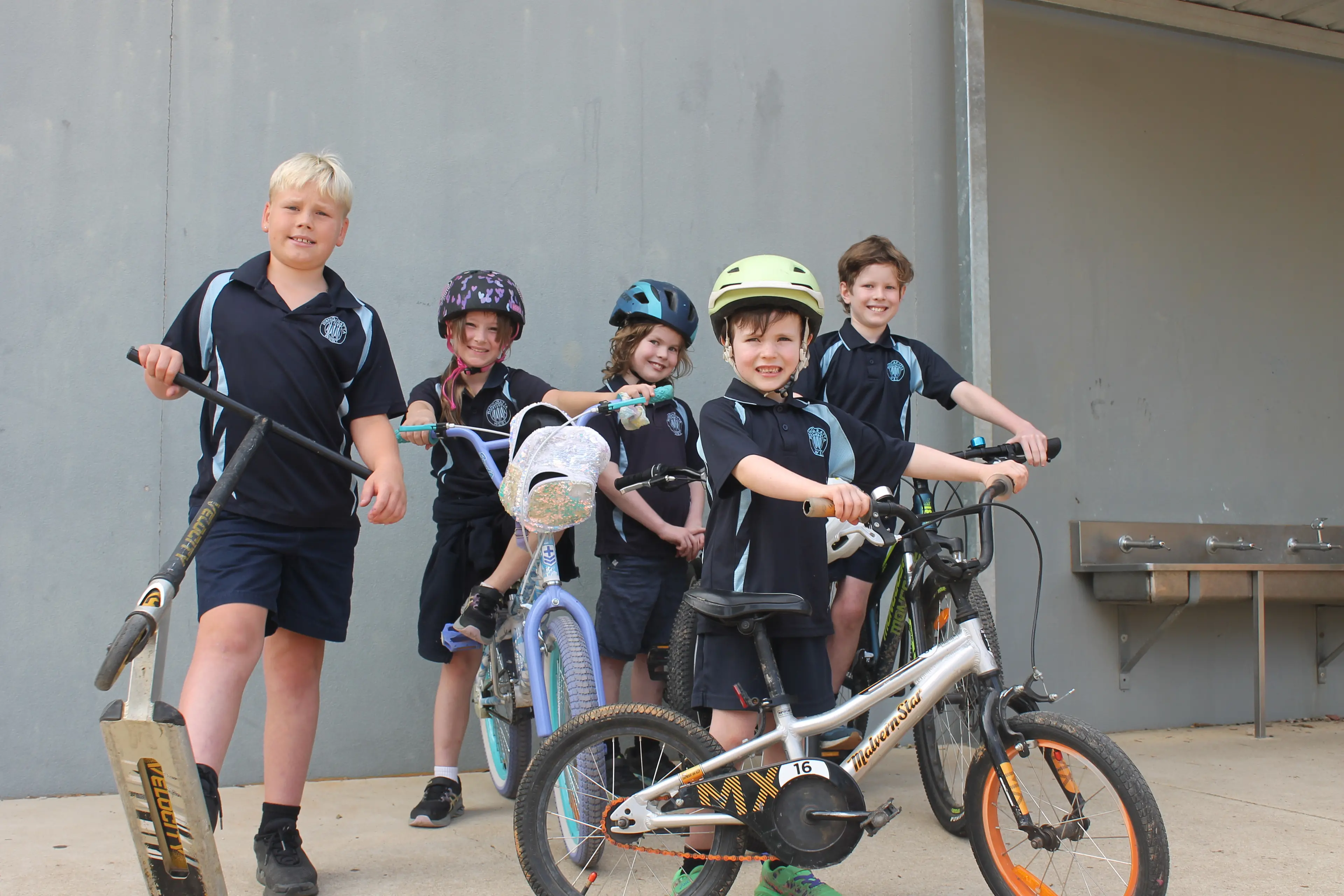 <p>WHEELY FUN: Wangaratta West Primary School students Spencer Rondinella, Kenzie Bunce, Ricky Robb, Johnny Robb and Dave Robb were all in on the Ride2School action last Friday. </p>\\n